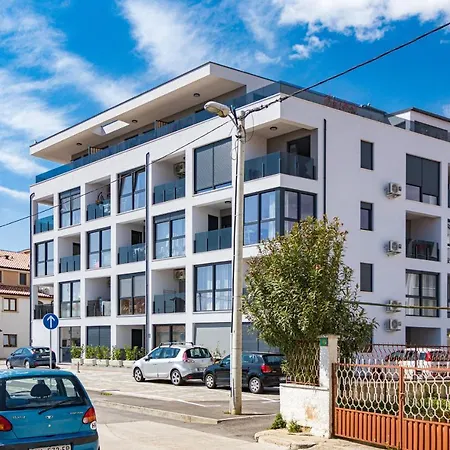 Enjoy - New With Terrace And Free Parking Garage Apartment