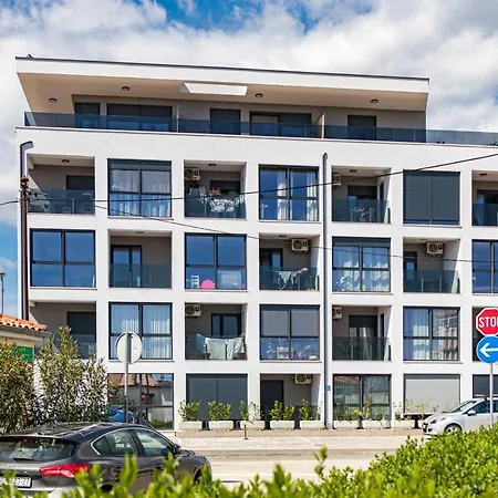 Apartment Enjoy - New With Terrace And Free Parking Garage Pula