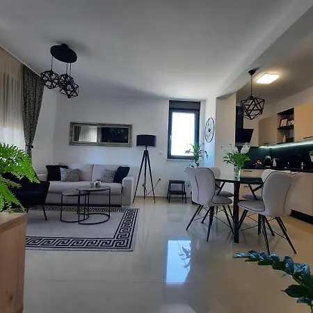 Enjoy - New With Terrace And Free Parking Garage Apartment *