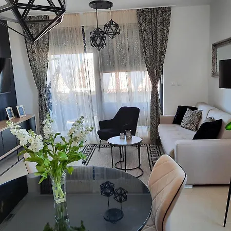 Enjoy - New With Terrace And Free Parking Garage