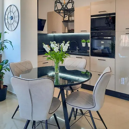 Enjoy - New With Terrace And Free Parking Garage Apartment *