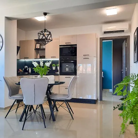 아파트 Enjoy - New With Terrace And Free Parking Garage