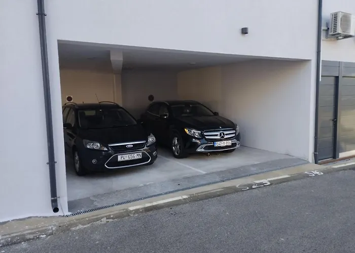 아파트 Enjoy - New With Terrace And Free Parking Garage 풀라