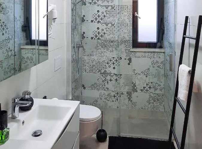 아파트 Enjoy - New With Terrace And Free Parking Garage 풀라